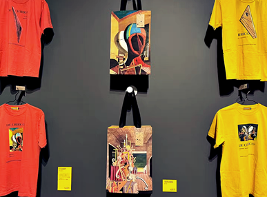 デ・キリコ展のグッズ画像 (Tシャツとトートバック)