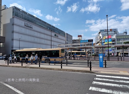 JR鶴見駅前の画像